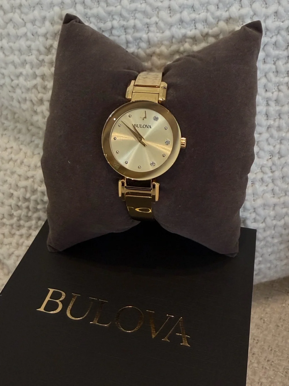 BRAND NEW STUNNING BULOVA WATCH!